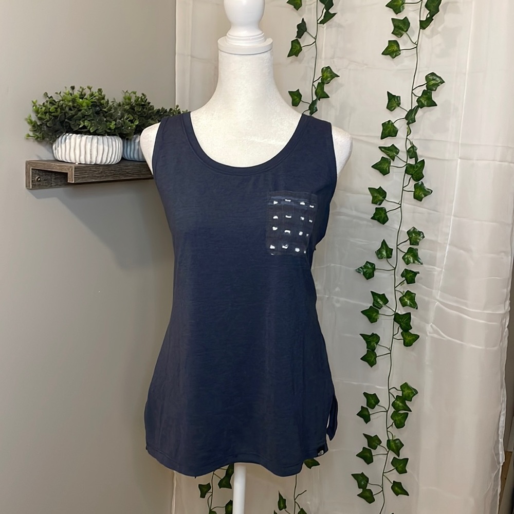 THE NORTH FACE • ATHLETIC TANK TOP • NAVY BLUE • SIZE MEDIUM • GREAT CONDITION!!